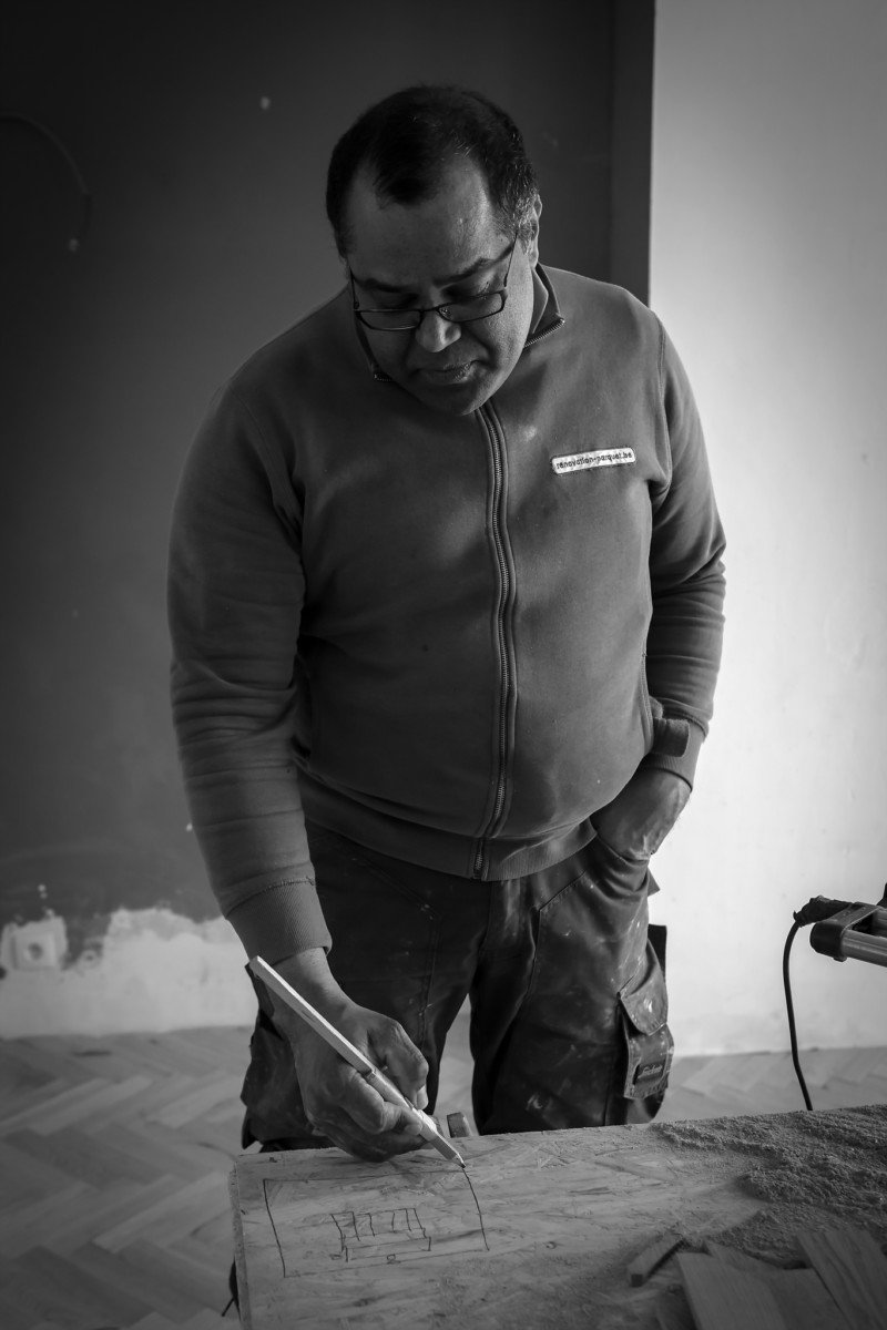 Aurore_Delsoir_Photographie_Portrait_d’entrepreneur_Jean-Marc_Selvon_1 Portrait d'entrepreneur, Aurore Delsoir Photographie, Parqueteur, Namur 2018.