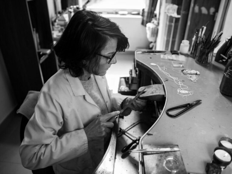 Aurore_Delsoir_photographe_Portrait_d_entrepreneur_Marie-Noelle_Monfort_1 Portrait de Marie-Noëlle Monfort, Joaillière, Aurore Delsoir, Photographe corporate, Court-Saint-Etienne 2018