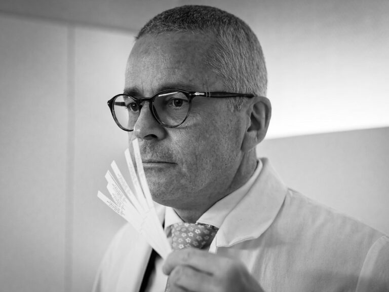 Charles-Kerangoff-Parfumerie-Delforge-Portrait-Entrepreneur-8455-pp-DxO Charles Kerangoff, Parfumerie Guy Delforge, Nez, Aurore Delsoir Photographe d'entreprise