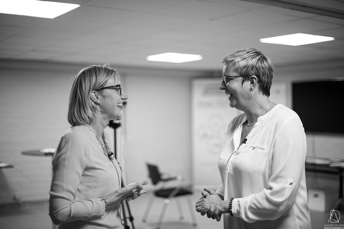 LinkedIn-local-Namur-11-09-2018-9130-DxO Organisation du 2ème LinkeInd local Namur ou comment rendre réels vos contacts professionnels virtuels. Instantanés et reportage en couleurs par Aurore Delsoir photographe d'entreprise.