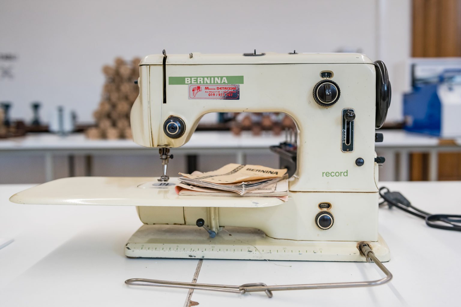 Machine à coudre Bernina, inauguration du FabLab de Charleroi, événement d'entreprise par Aurore Delsoir photographe d'entreprise à Bruxelles et en Wallonie