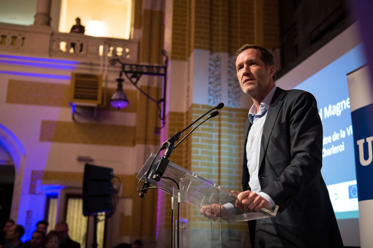 Discours de Paul magnette, Bourgmestre de Charleroi lors de l'inauguration du FabLab de Charleroi, événement d'entreprise par Aurore Delsoir photographe d'entreprise à Bruxelles et en Wallonie