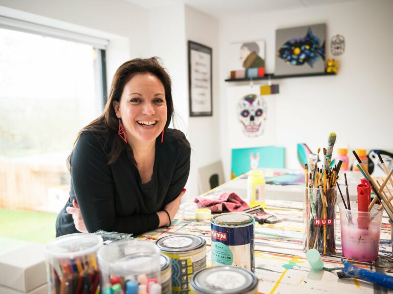 Maïté Jansen, Artiste Peintre, Portrait d'entrepreneur par Aurore Delsoir photographe d'entrepris