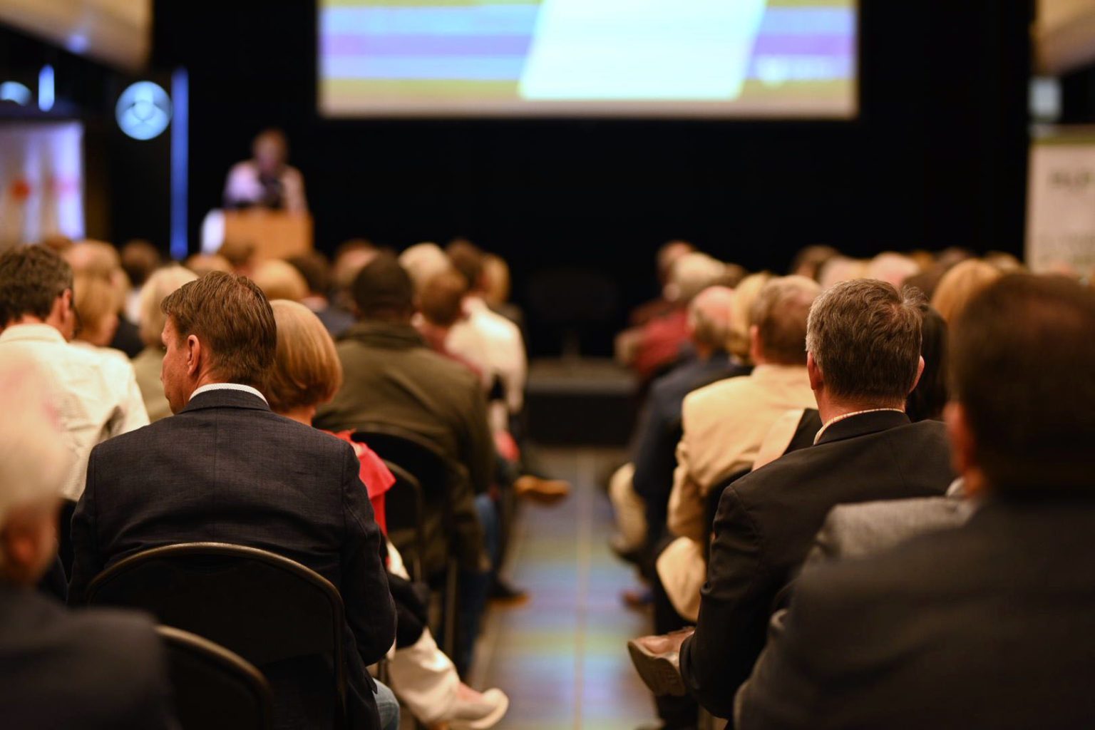 Vue du public lors d'une conférence sur le CBTC donnée par le Rotary Louvain-La-Neuve, mai 2019