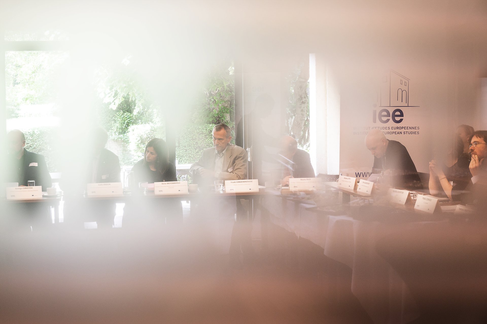 EUEA-Institut_Etudes_Européennes_Aurore_Delsoir_Photographe_Entreprise_1460BD_DxO Conférence du 06 juin par la fenêtre de la salle Kant, Institut d'Etudes Européennes, Conférence Biennale "L'UE dans les affaires européennes", juin 2019. Aurore Delsoir Photographe d'entreprise