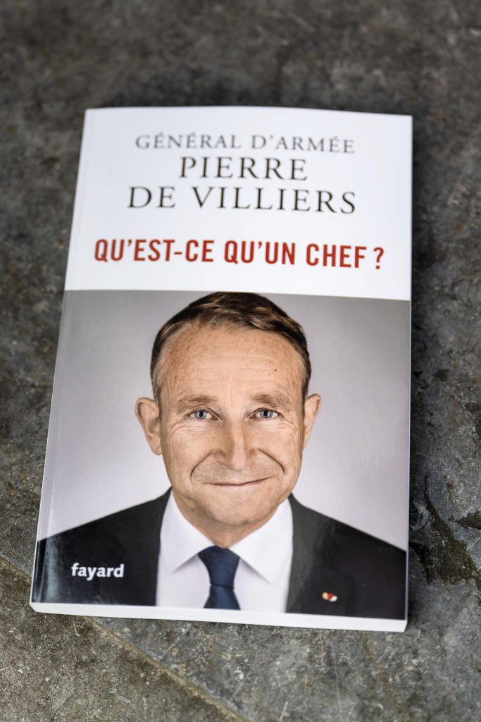 Livre "Qu'est-ce qu'un chef" par Pierre de Villiers, conférence avec Pierre de Villiers, orgaLiège, 21-06-2019, par Aurore Delsoir Photographe d'entreprise