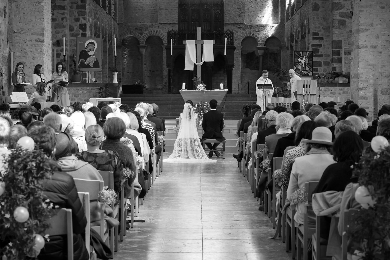 Collégiale de Nivelles, Mariage par Aurore Delsoir photographe événementiel