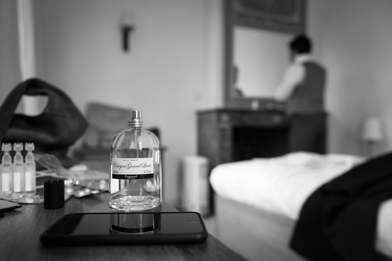 Préparatifs du marié, Cologne Grand luxe de Fragonard par Aurore Delsoir photographe événementiel