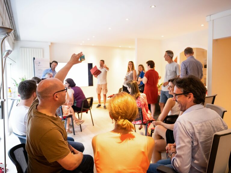 Community Night chez Convidencia, La boîte à Meu pour répondre aux questions de la soirée, Aurore delsoir Photographe d'entreprise