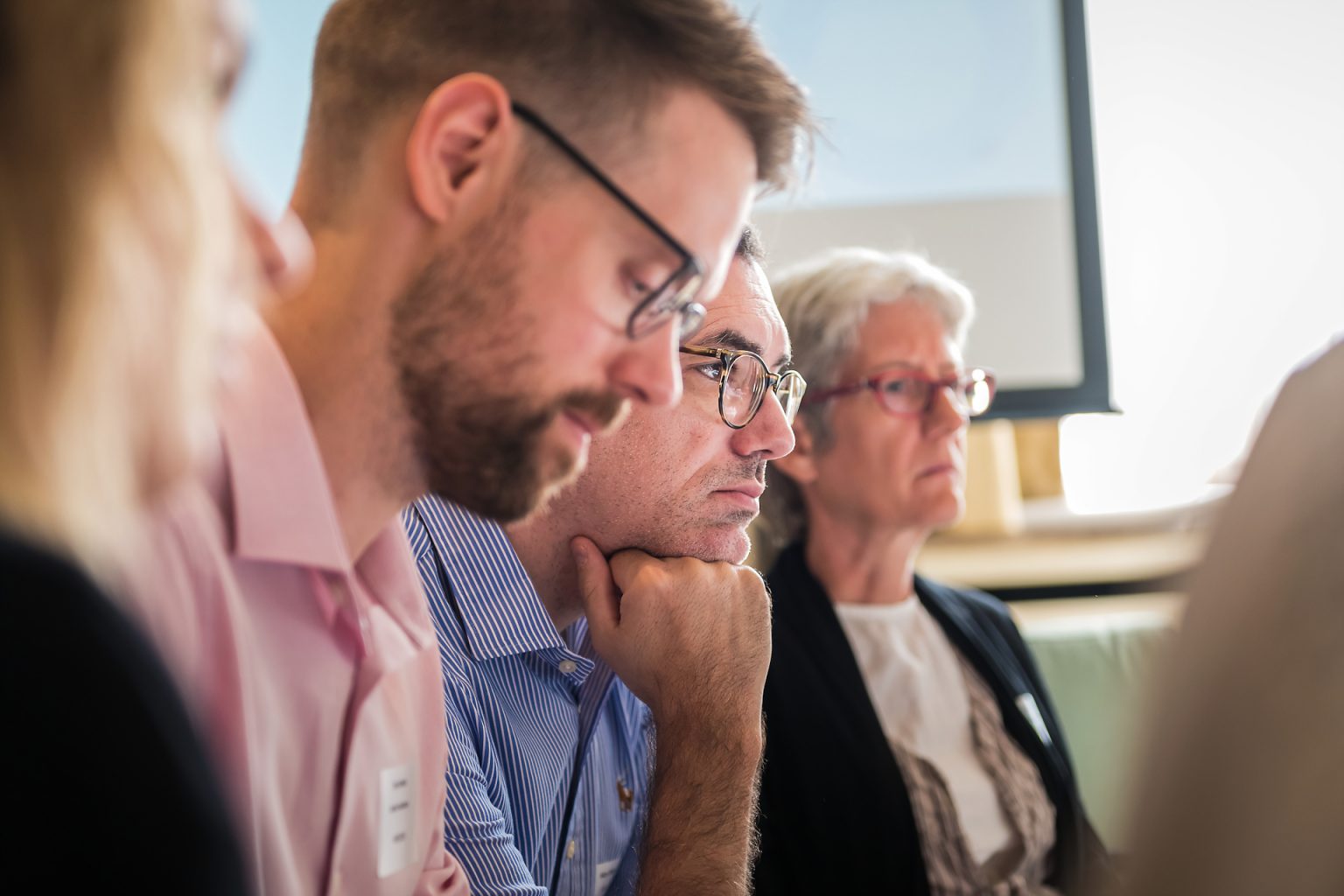 Public écoutant attentivement un intervenant lors d'un atelier du PEOF, lors du reportage de l'événement à Bruxelles par Aurore Delsoir photographe événementiel