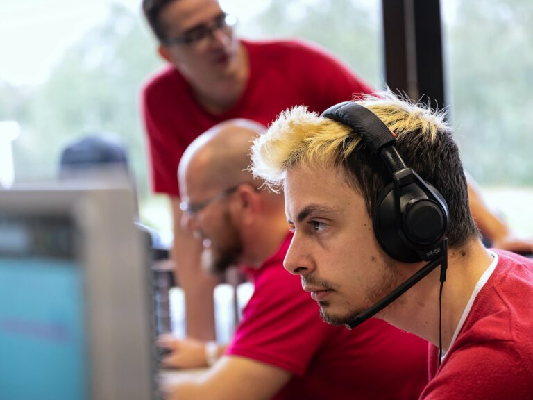 Programmation de jeux vidéos éducatifs, Test de réalité numérique, Kiss You Teacher Game Jam, reportage par Aurore Delsoir photographe événementiel