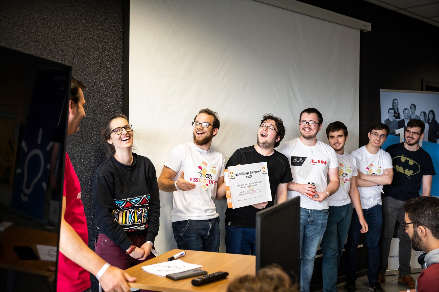 Remise des prix du KYT5 à l'équipe Duploxels pour son jeu "DoubleKnoxel" et l'équipe TSD pour son jeu "Magneto", Kiss You Teacher Game Jam, reportage par Aurore Delsoir photographe événementiel