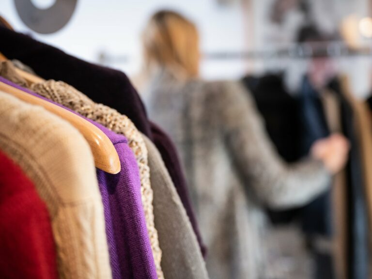 SharIn_Portrait_A_Delsoir_Photographe_4336BD_DxO Shar'In, vente de vêtements d'occasion à domicile par Aurore Delsoir photographe d'entreprise