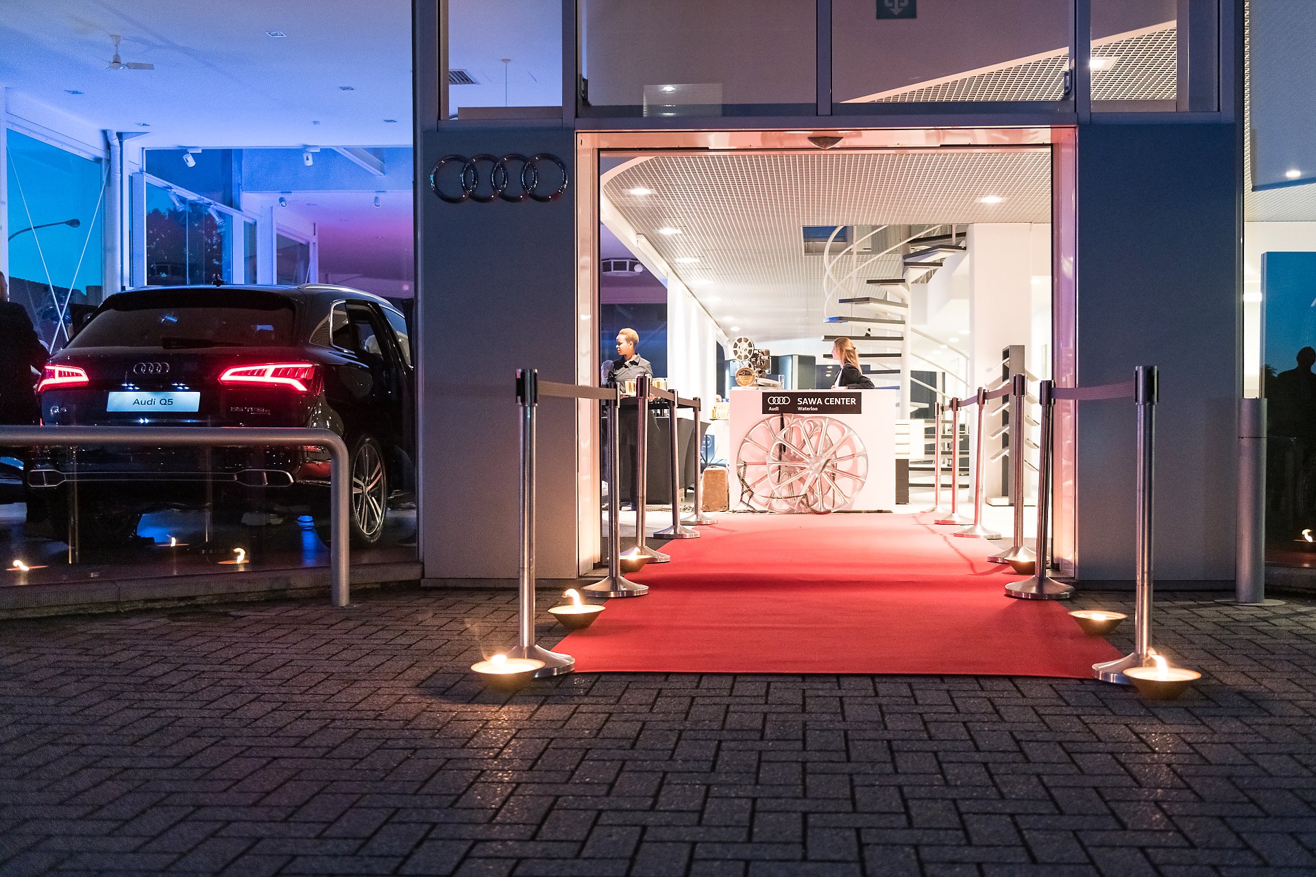 Hall d'entrée et tapis rouge lors de l'Audi Night 2019, Audi SAWA Center Waterloo par Aurore Delsoir photographe corporate