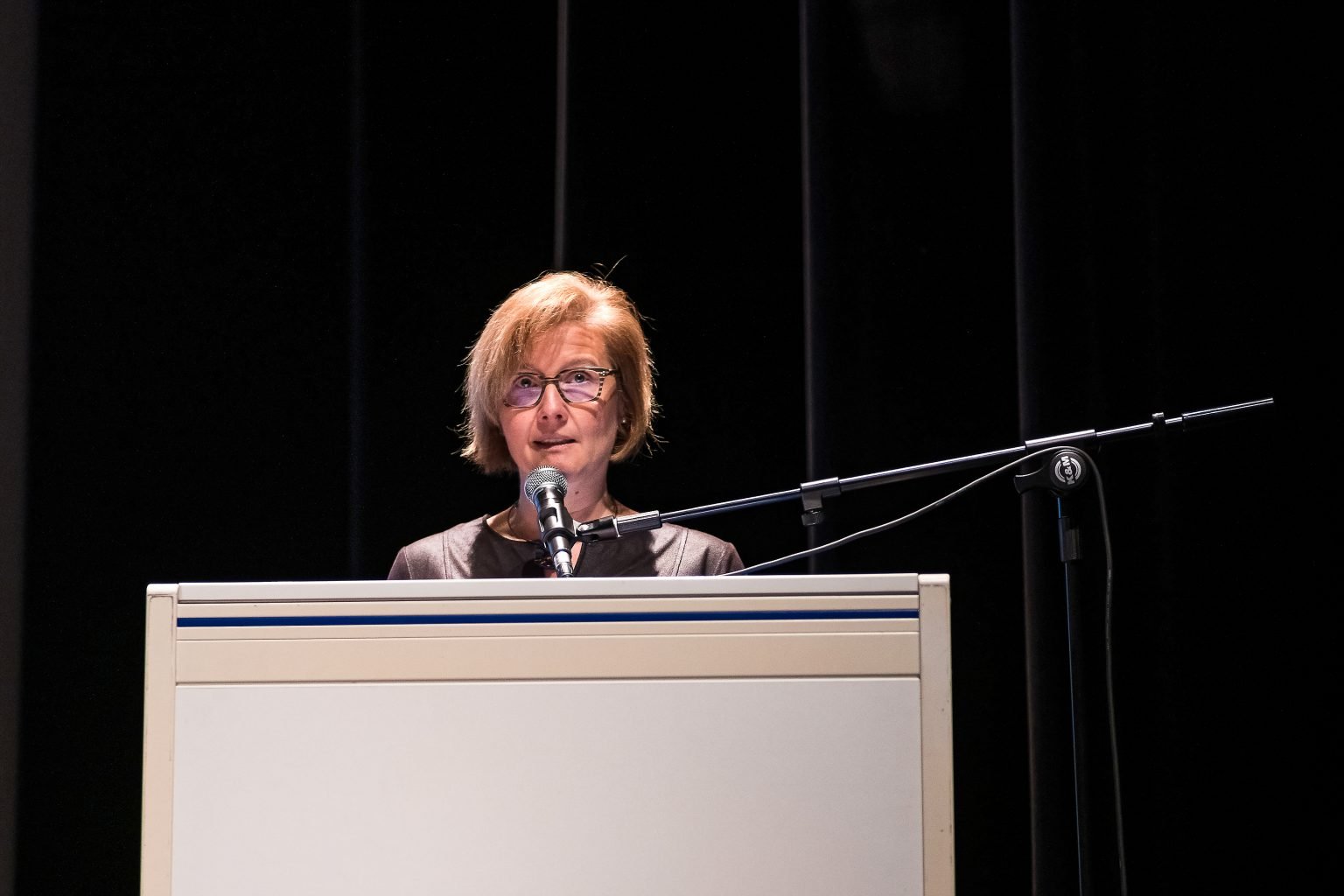 Madame Françoise Saint-Ghislain, co-fondatrice de Co-Guest House, discours lors de la remise de diplômes de la proclamation 2018-2019 de la FUCaM, par Aurore Delsoir Photographe Corporate