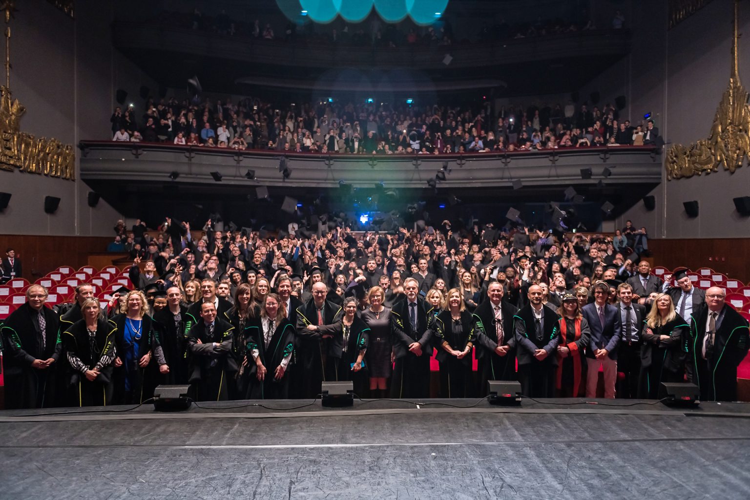 Lancer de mortier, remise de diplômes de la proclamation 2018-2019 de la FUCaM, par Aurore Delsoir Photographe Corporate