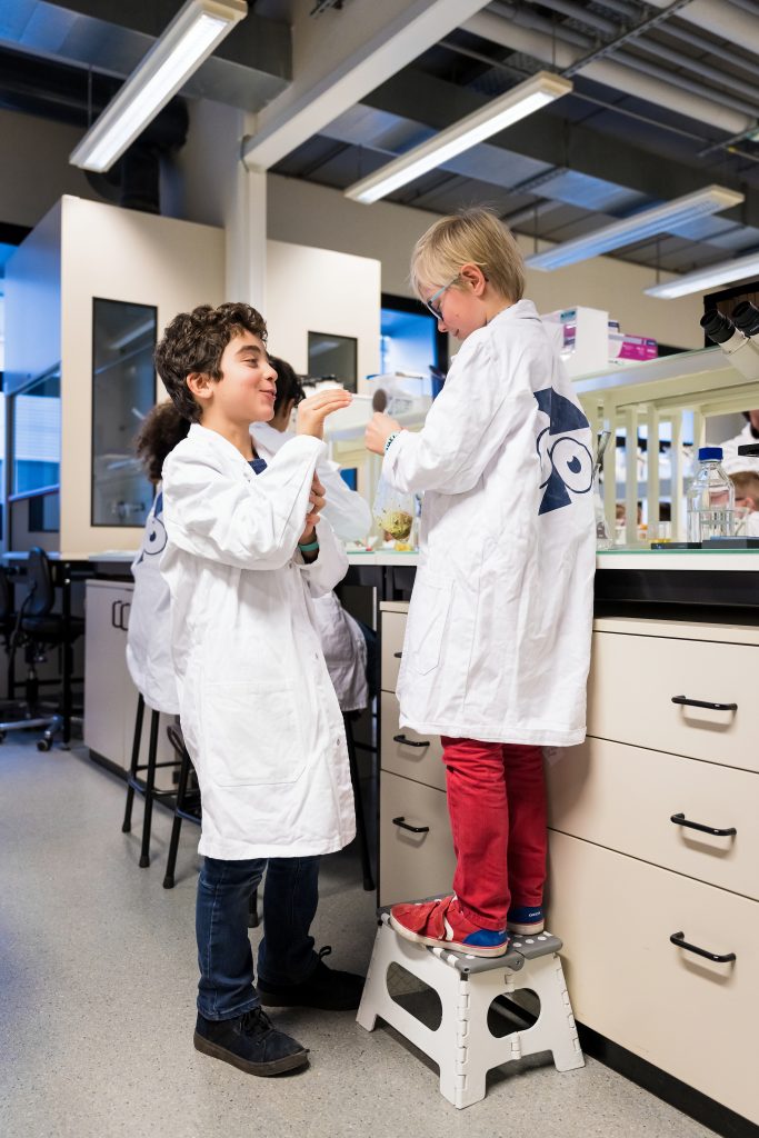 Ateliers scientifiques de l'UDEC au Biopark deCharleroi, Aurore Delsoir photographe corporate