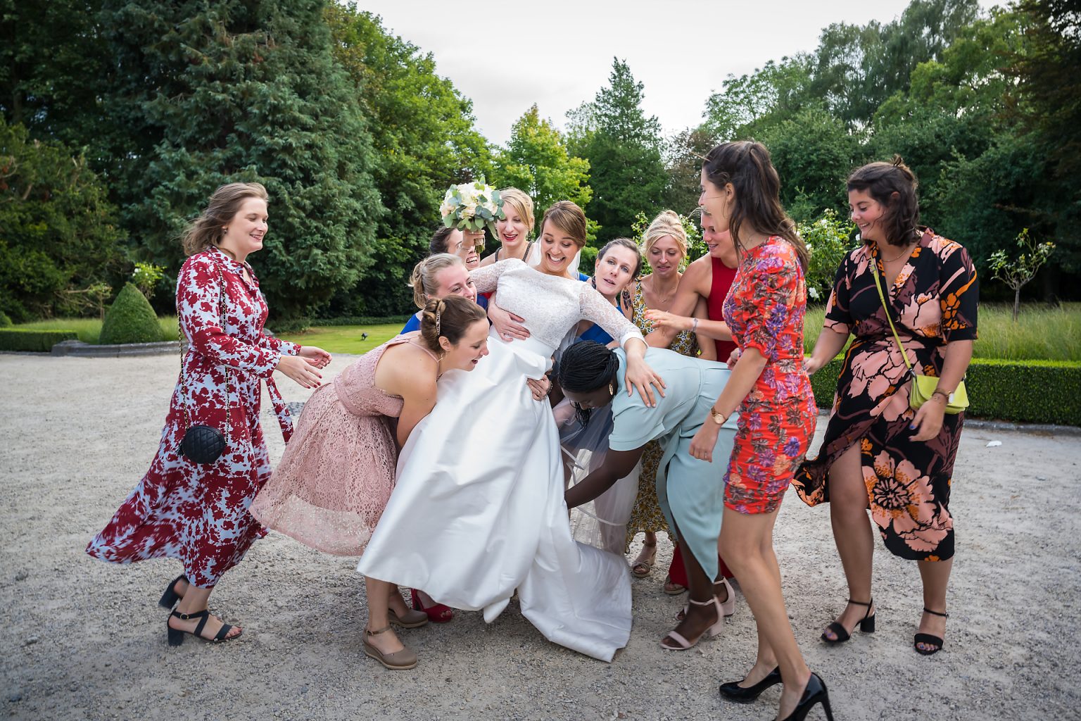 La mariée et ses amies, mariage d'Hortense et Jean-Louis, par Aurore Delsoir photographie