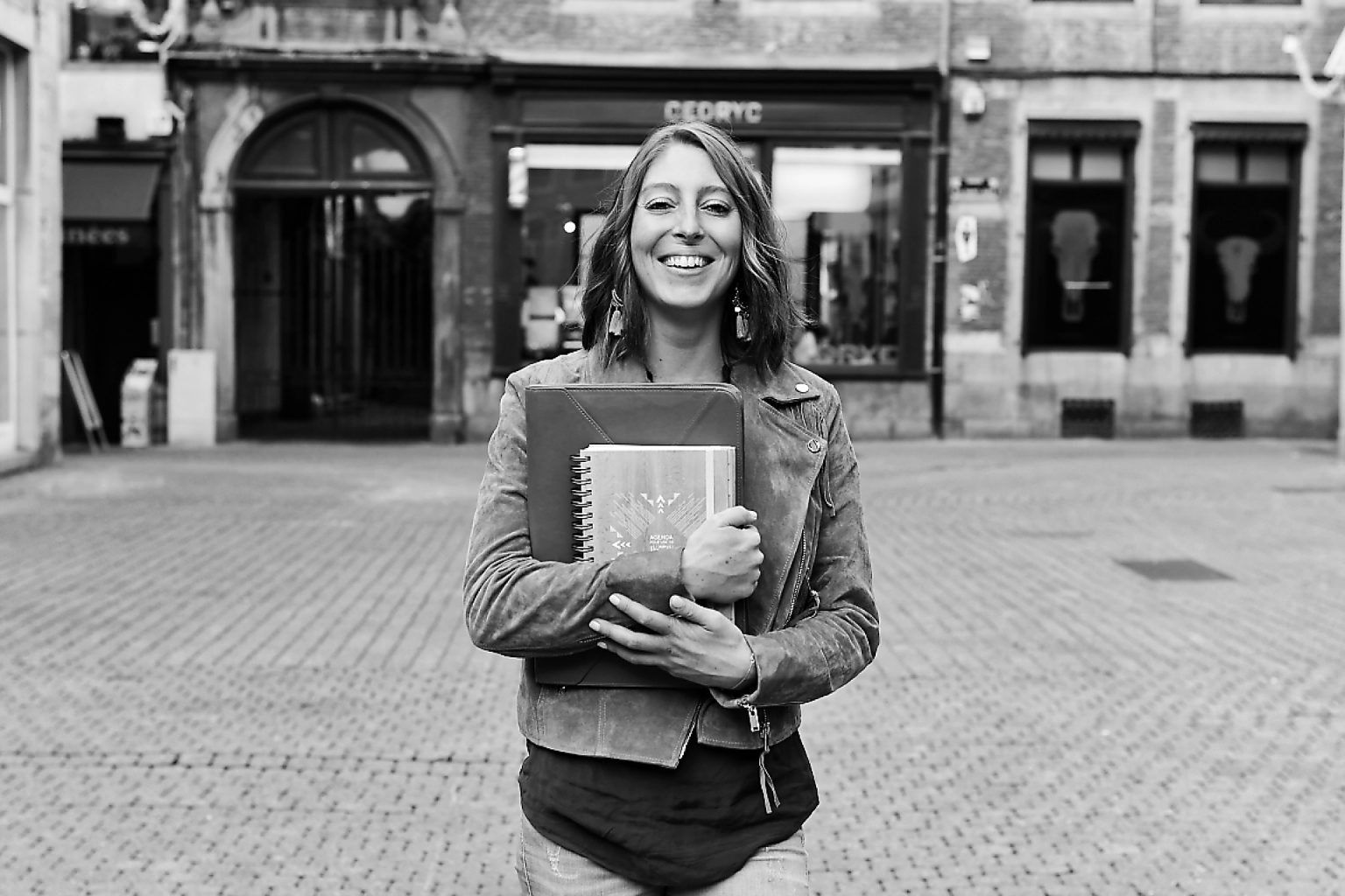 Florence Havenne et son journal Happy Flow par Aurore Delsoir photographe