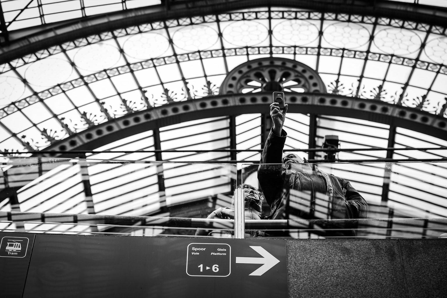 Depuis les quais de la gare d'Anvers, un selfie sur le vif