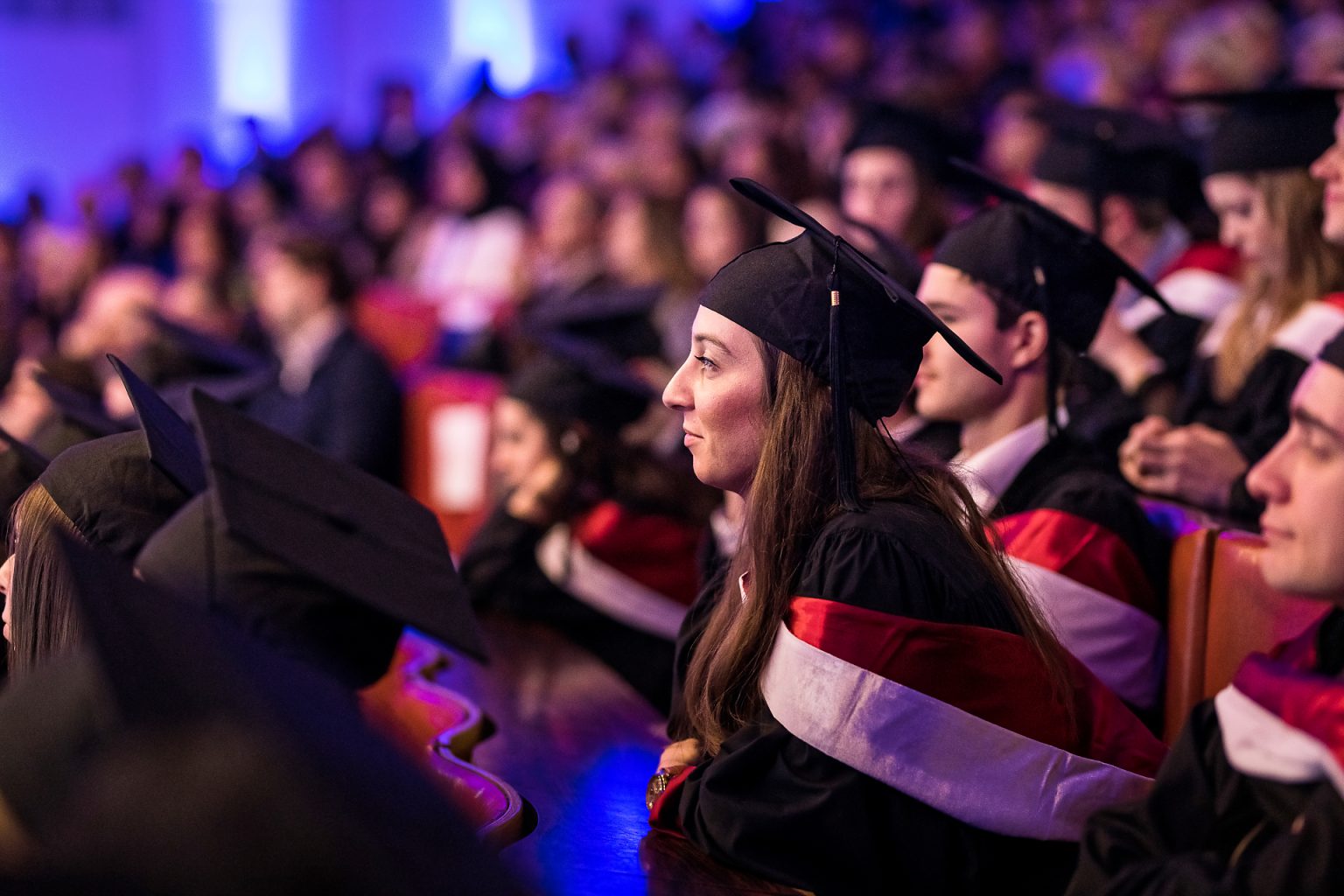 Etudiante promue, Proclamation de la promotion 2018-2019 de la Faculté de Droit (ULB) par Aurore Delsoir photographe corporate