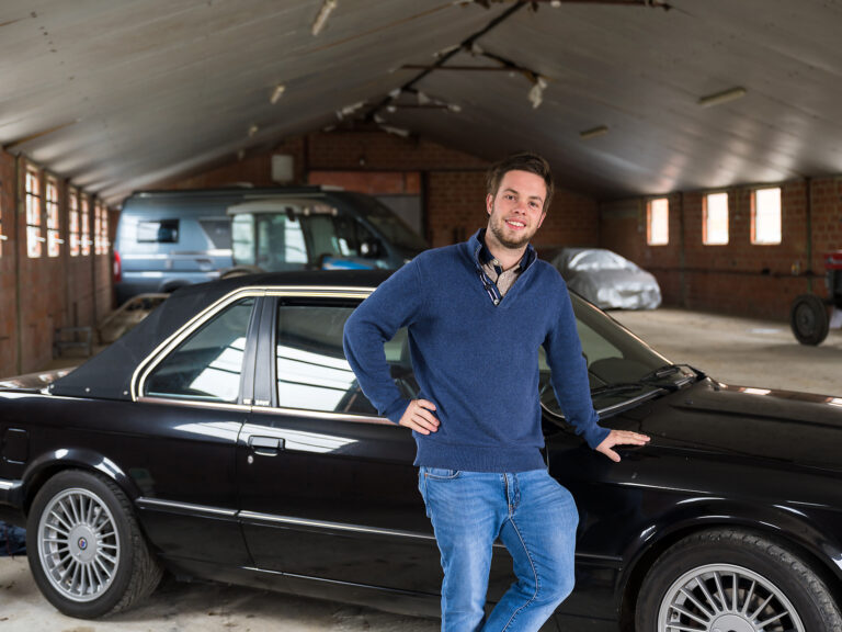 Julien Collart dans un des hangars de sa société d'hivernage Macot