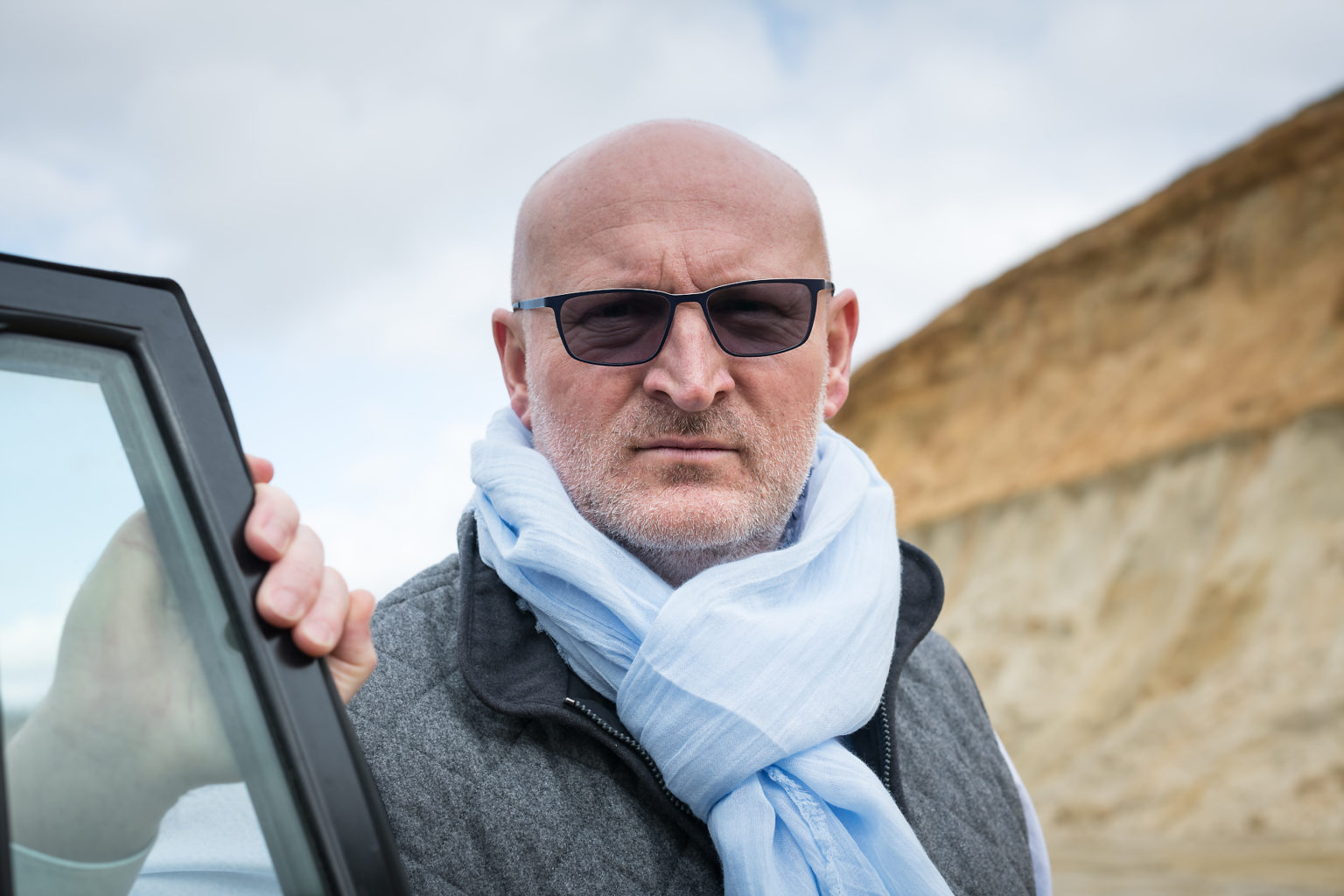 Portrait de Thierry Streel en extérieur par Aurore Delsoir photographe