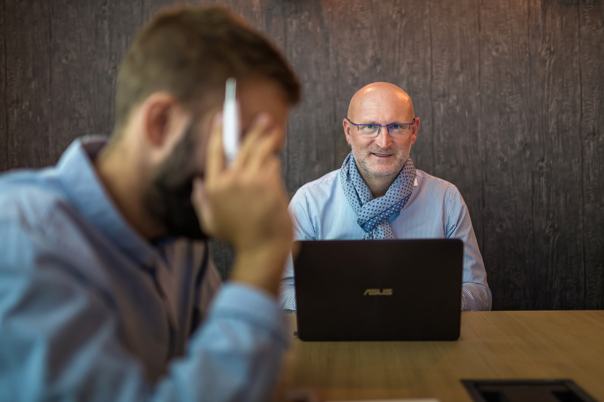 Portrait de Thierry Streel - Improveconsult - au travail par Aurore Delsoir photographe
