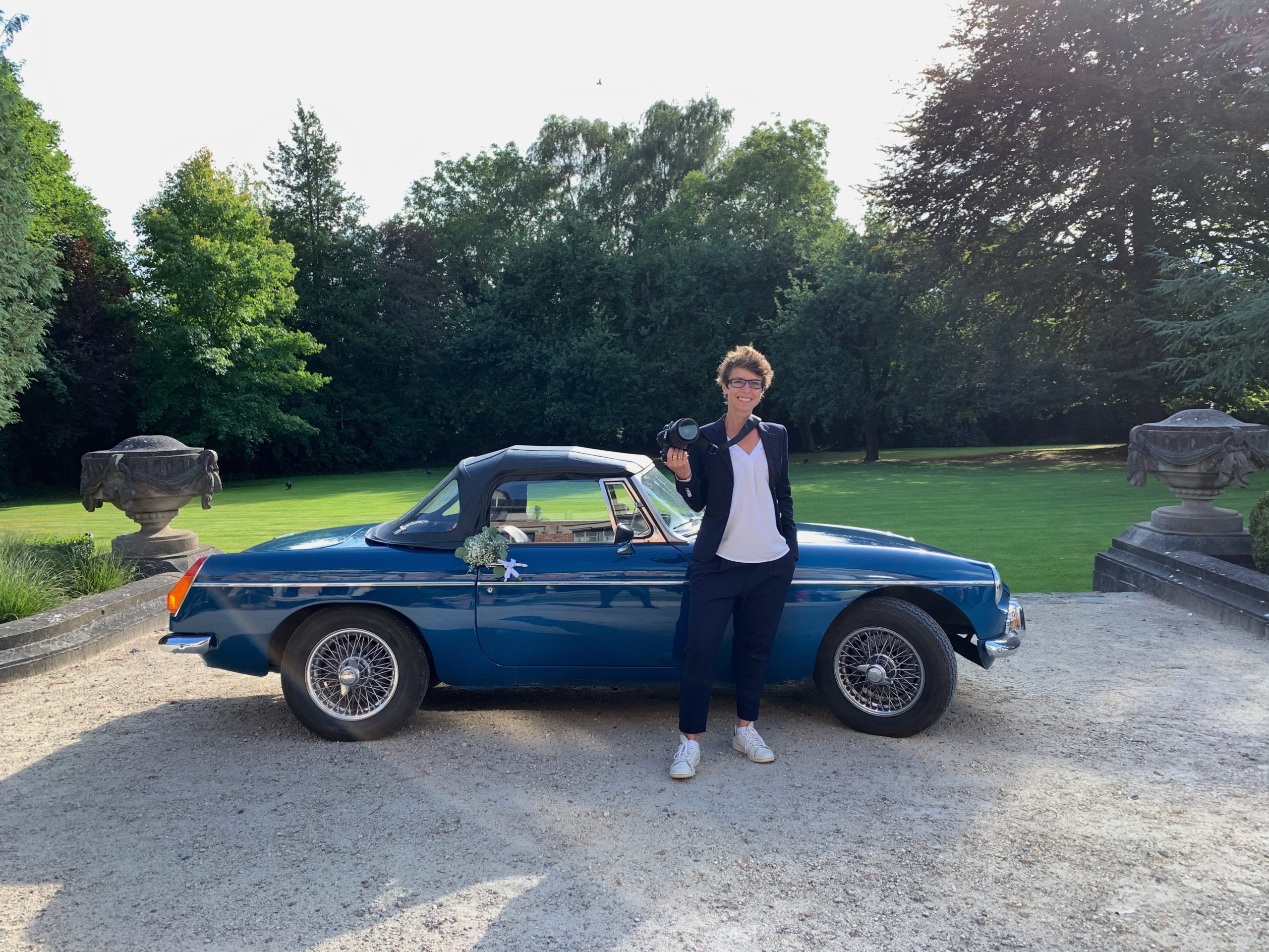 Selfie MG A, Aurore Delsoir photographe Une photo avec mon appareil et une voiture rêvée, Aurore delsoir photographe